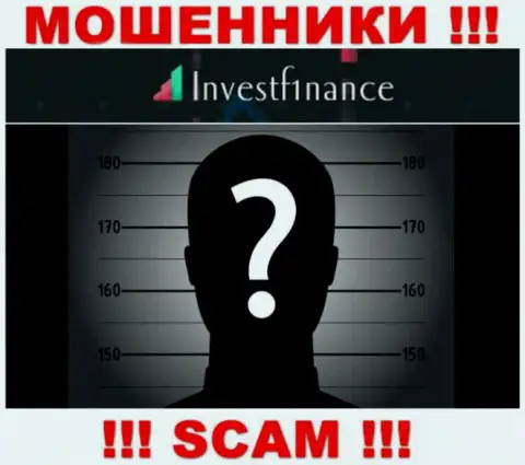 Перейдя на сайт мошенников Инвест Ф1инанс мы обнаружили полное отсутствие информации о их прямых руководителях