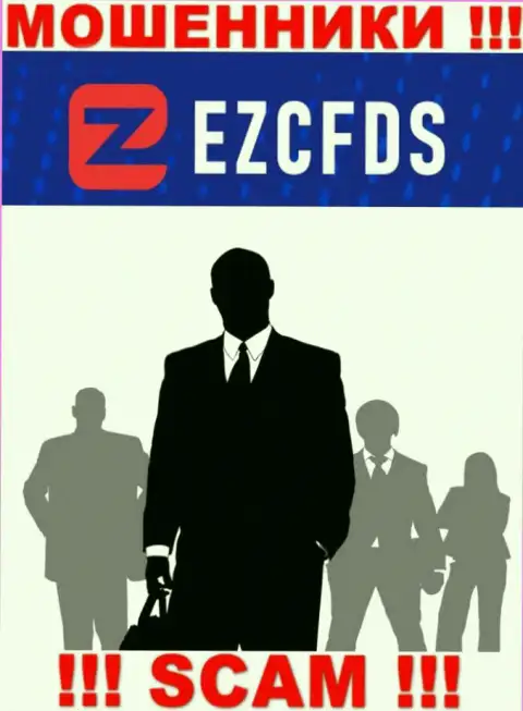 Ни имен, ни фотографий тех, кто управляет конторой EZCFDS Com в интернете не отыскать